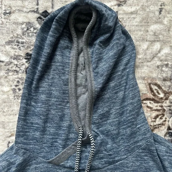 Hollister Heathered Gray Hoodie - Picture 4 of 10